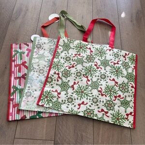 Homegoods TJMaxx Marshalls Viral Snowflakes & Bow Print Tote Bags Set of 3